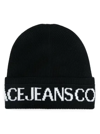 Versace Jeans Couture Logo-intarsia Beanie In 黑色