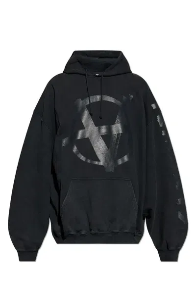 Vetements Logo Printed Drawstring Hoodie In Black