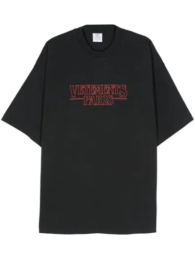 Vetements Rubberised-logo T-shirt In Black