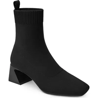 Vivaia Regina Pro Bootie In Black