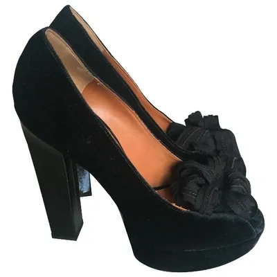 Pre-owned Lanvin Velvet Heels In Black