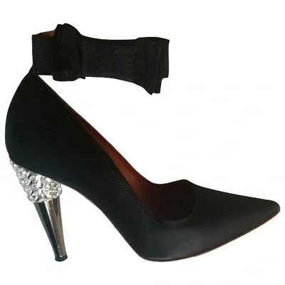 Pre-owned Lanvin Cloth Heels In Black