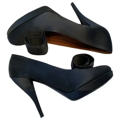 Pre-owned Lanvin Cloth Heels In Black