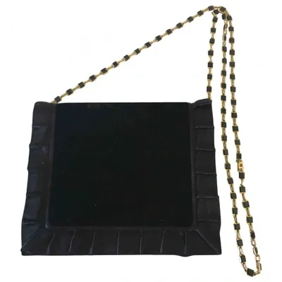 Pre-owned Valentino Garavani Velvet Clutch Bag In Black