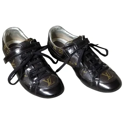 Pre-owned Louis Vuitton Cloth Trainers In Brown