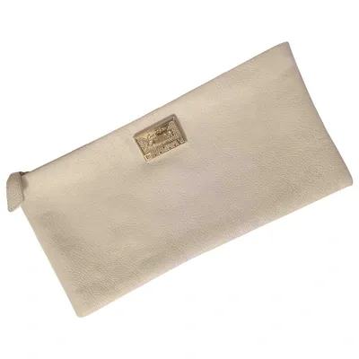 Pre-owned Corto Moltedo Leather Clutch Bag In White