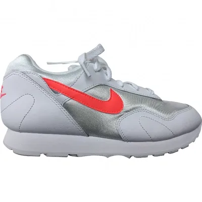 Pre-owned Nike Leather Trainers In White