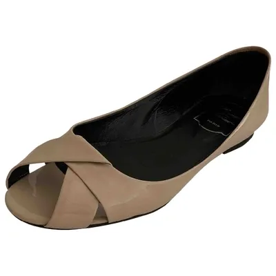 Pre-owned Roger Vivier Patent Leather Ballet Flats In Beige