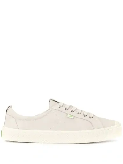 Cariuma Oca Low Off White Suede Sneaker In Vintage White