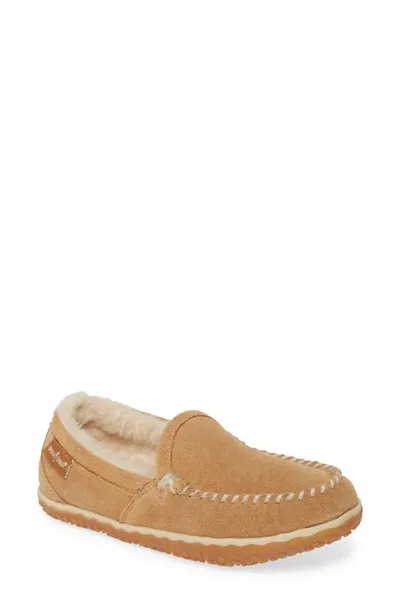 Minnetonka Tilden Moccasin Suede Slipper In Cinnamon In Beige