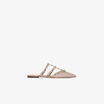 Valentino Garavani Neutral Rockstud Patent Leather Mules In Poudre