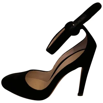 Pre-owned Gianvito Rossi Heels In Black