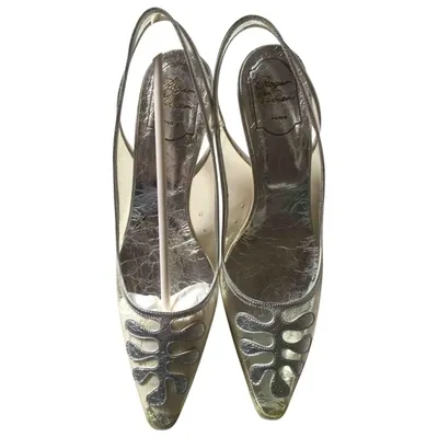 Pre-owned Roger Vivier Heels In Silver