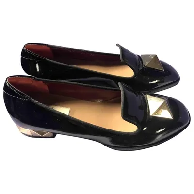 Pre-owned Valentino Garavani Patent Leather Flats In Black