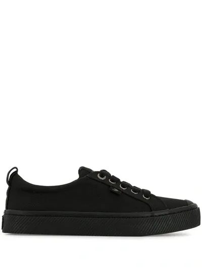 Cariuma Oca Canvas Low-top Sneakers In All Black