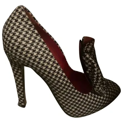 Pre-owned Moschino Tweed Heels In Black