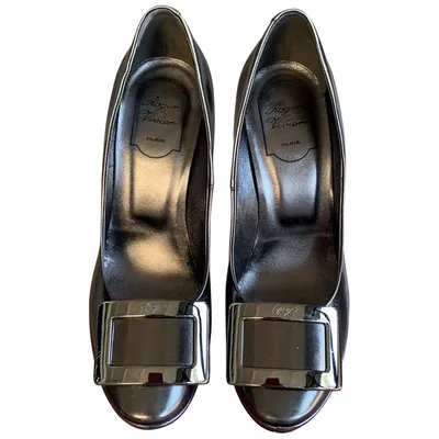 Pre-owned Roger Vivier Patent Leather Heels In Grey