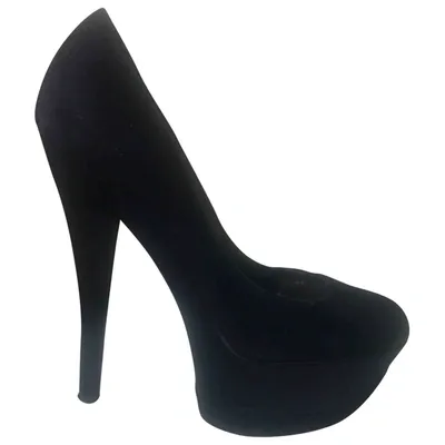 Pre-owned Casadei Heels In Black