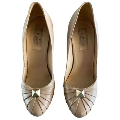 Pre-owned Valentino Garavani Leather Heels In Beige