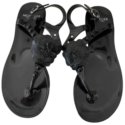 Pre-owned Moncler Flip Flops In Black