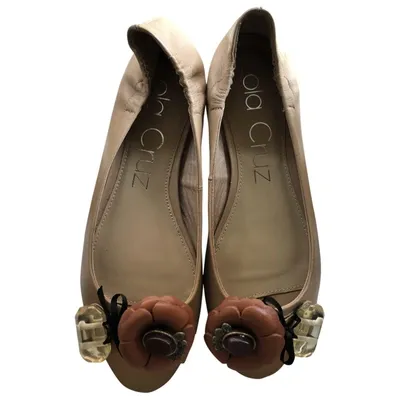 Pre-owned Lola Cruz Leather Ballet Flats In Beige