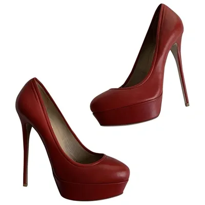 Pre-owned Valentino Garavani Leather Heels In Red