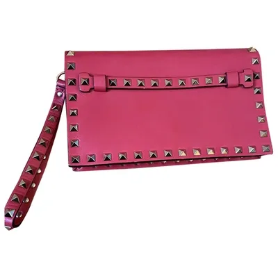 Pre-owned Valentino Garavani Rockstud Leather Clutch Bag In Red