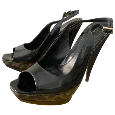 Pre-owned Fendi Leather Heels In Black