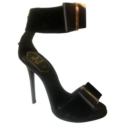 Pre-owned Roger Vivier Velvet Heels In Black