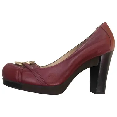 Pre-owned Fendi Leather Heels In Burgundy