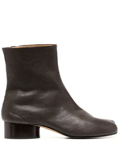 Maison Margiela Tabi H30 Boots In 棕色