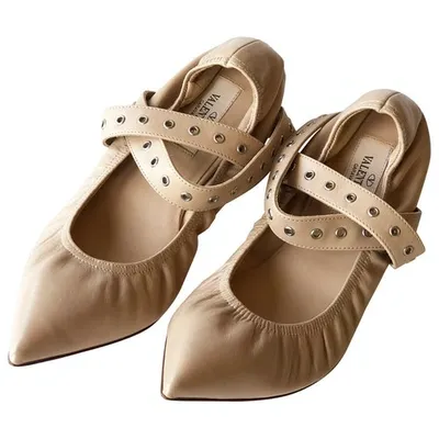 Pre-owned Valentino Garavani Rockstud Leather Ballet Flats In Beige