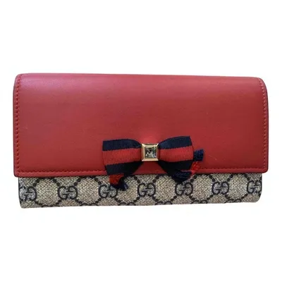 Pre-owned Gucci Cloth Wallet In Red