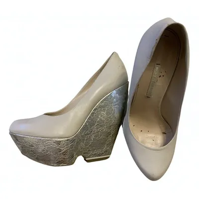 Pre-owned Nicholas Kirkwood Leather Heels In Beige