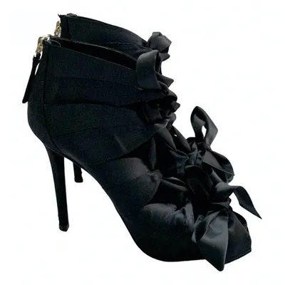 Pre-owned Roger Vivier Cloth Heels In Black