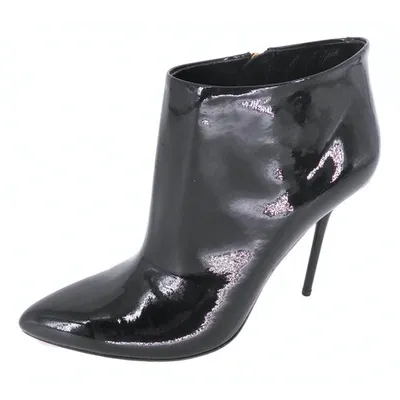 Pre-owned Gucci Patent Leather Ankle Boots In Black