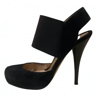 Pre-owned Fendi Heels In Black