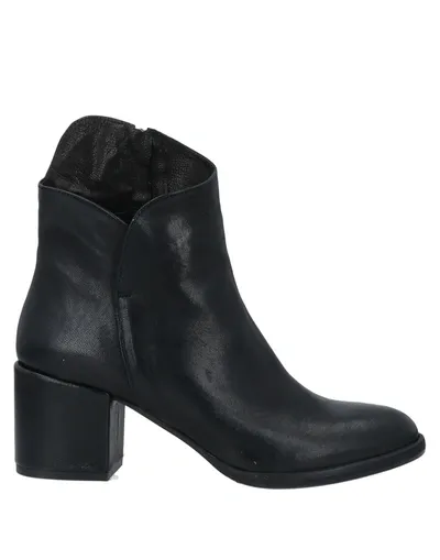 Salvador Ribes Leather Ankle Boots In Black