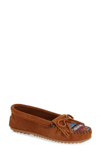 Minnetonka Kiltie Driving Shoe In Brown Arizona Print