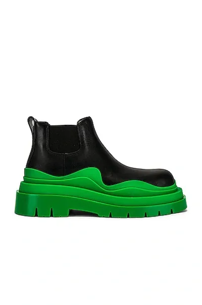 Bottega Veneta Tire Chelsea Ankle Boots In Black & Green