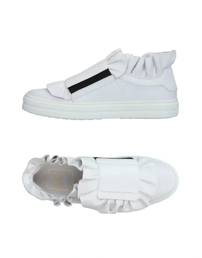 Roger Vivier Sneakers In White