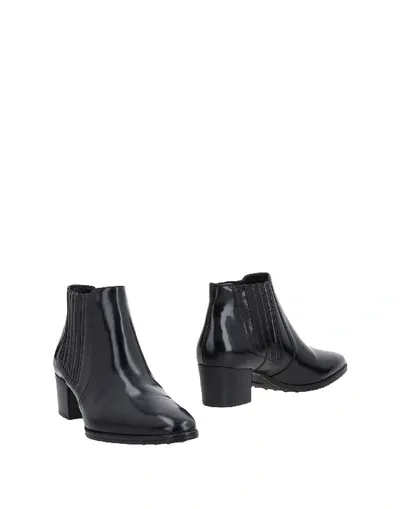 Tod's Ankle Boot In Black