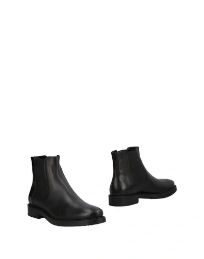 Tod's Ankle Boots In Black