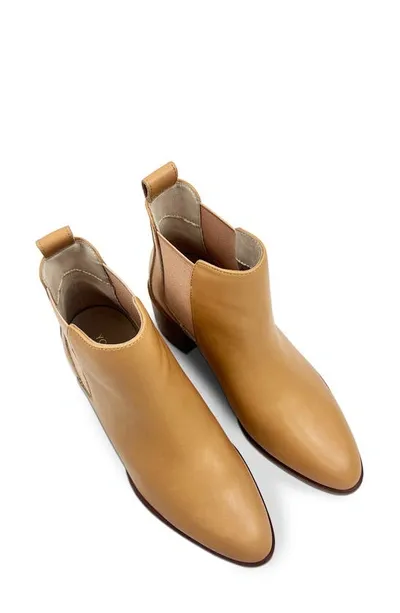 Yosi Samra Melissa Pointed Toe Chelsea Boot In Lt. Tan Leather