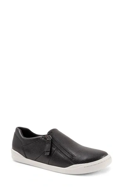 Softwalk Arezzo Sneaker In Black