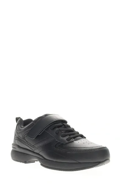 Propét Lifewalker Flex Sneaker In Black