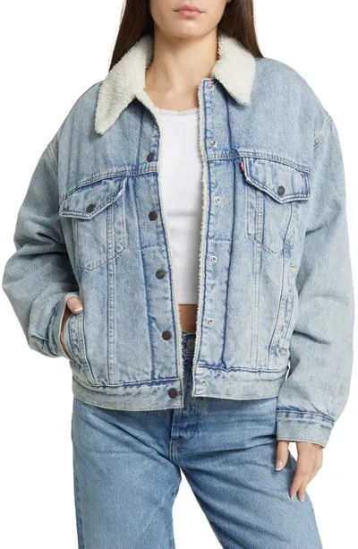 Levi's '90s Denim Sherpa Fleece Trucker Jacket In Light Blue, Women's At Urban Outfitters