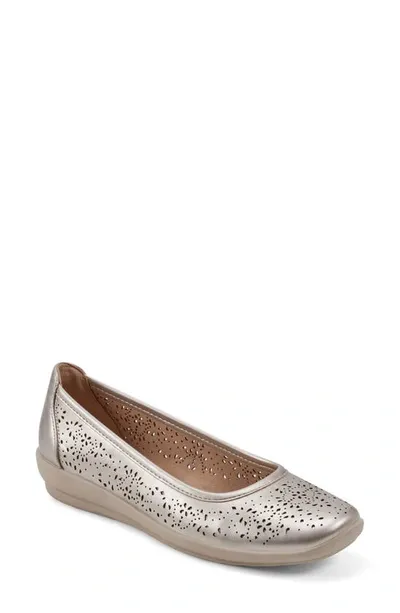 Easy Spirit Alessia Flat In Gold