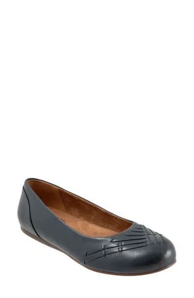 Softwalk Sonoma Weave Flat In Navy