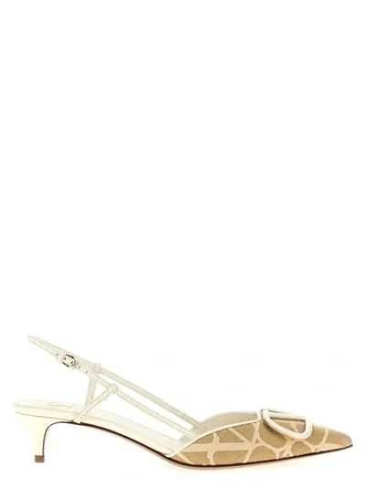 Valentino Garavani Beige Vlogo Signature 40 Heels In Yt3 Naturale/ivory